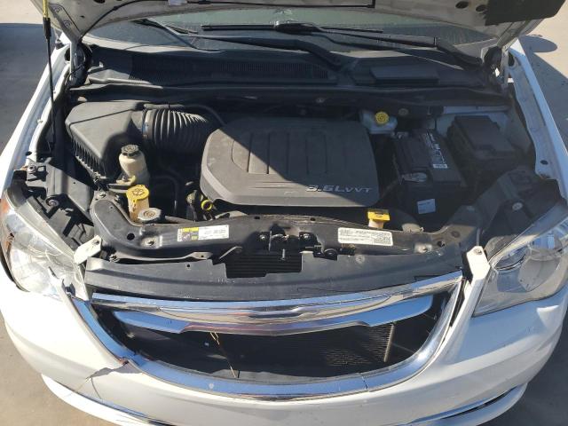 Photo 12 from auction – 2016 CHRYSLER TOWN & COU with VIN 2C4RC1BGXGR293873