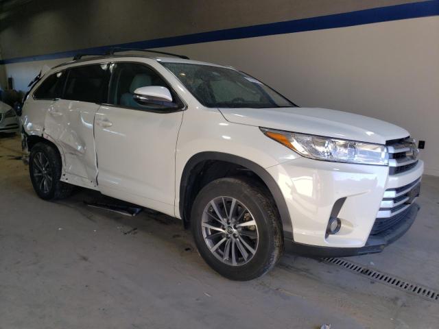 Photo 4 from auction – 2017 TOYOTA HIGHLANDER with VIN 5TDJZRFH3HS516440