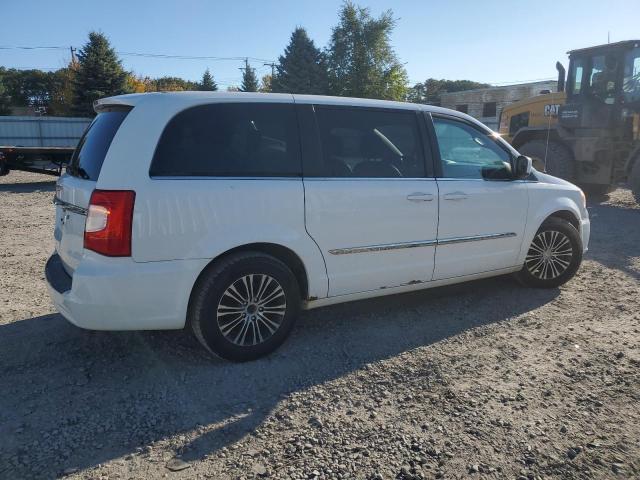 Photo 3 from auction – 2013 CHRYSLER TOWN & COU with VIN 2C4RC1HG7DR818455