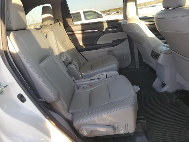 Photo 11 from auction – 2015 TOYOTA HIGHLANDER with VIN 5TDDKRFH7FS132465