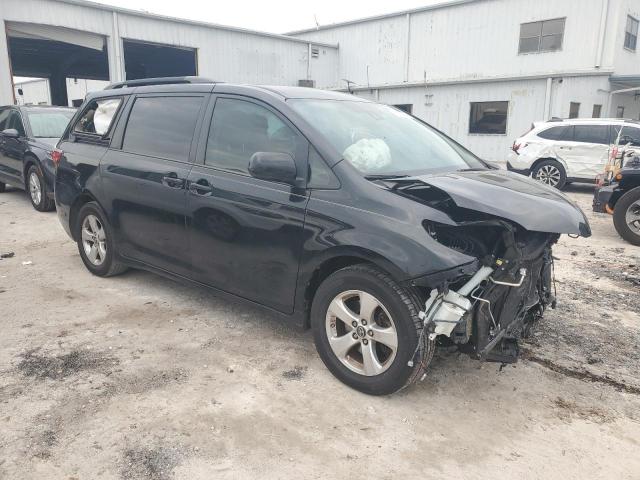 Photo 4 from auction – 2018 TOYOTA SIENNA LE with VIN 5TDKZ3DC1JS927236