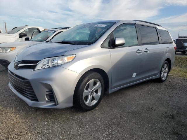 TOYOTA SIENNA LE 2018 with VIN 5TDKZ3DC2JS904242 - Photo from auction