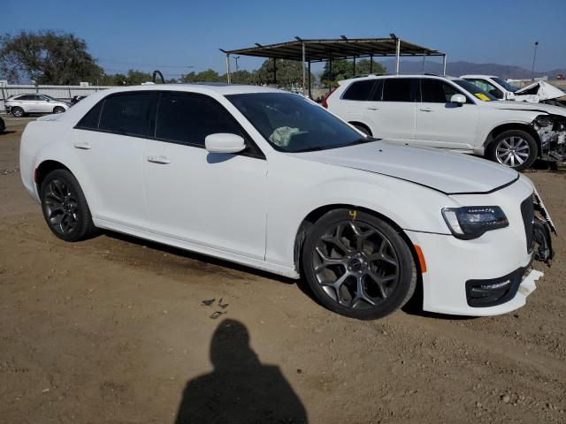 Photo 4 from auction – 2018 CHRYSLER 300 S with VIN 2C3CCABG6JH142942