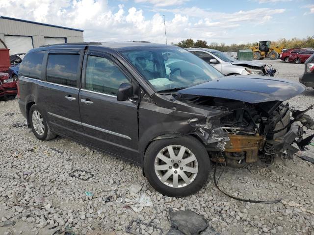 Photo 4 from auction – 2016 CHRYSLER TOWN & COU with VIN 2C4RC1BG4GR135528