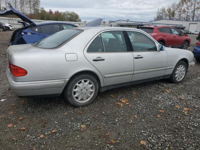 Photo 3 from auction – 1999 MERCEDES-BENZ E 320 with VIN WDBJF65H5XA906877