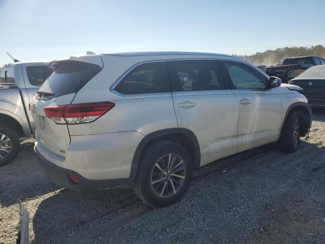 Photo 3 from auction – 2017 TOYOTA HIGHLANDER with VIN 5TDKZRFH5HS518131