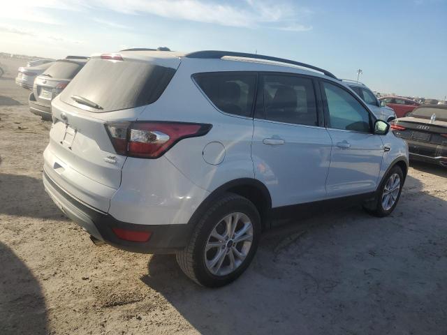 Photo 3 from auction – 2017 FORD ESCAPE SE with VIN 1FMCU0GD8HUB96215