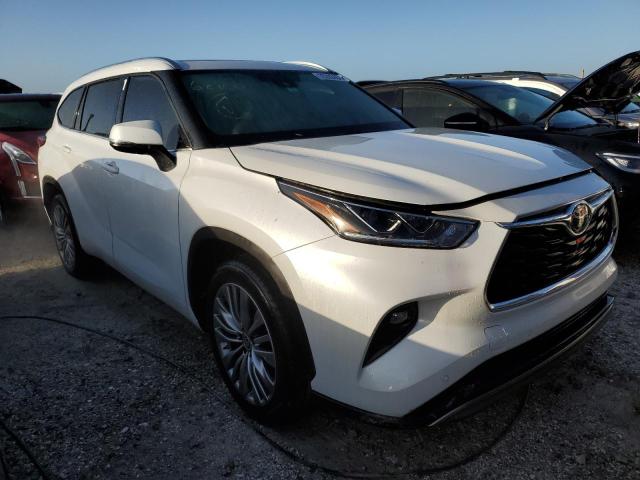 Photo 4 from auction – 2022 TOYOTA HIGHLANDER with VIN 5TDFZRAH4NS090685