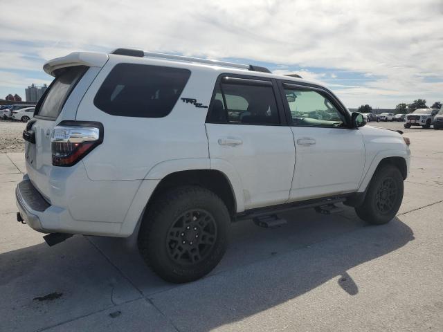 Photo 3 from auction – 2018 TOYOTA 4RUNNER SR with VIN JTEBU5JR2J5548072
