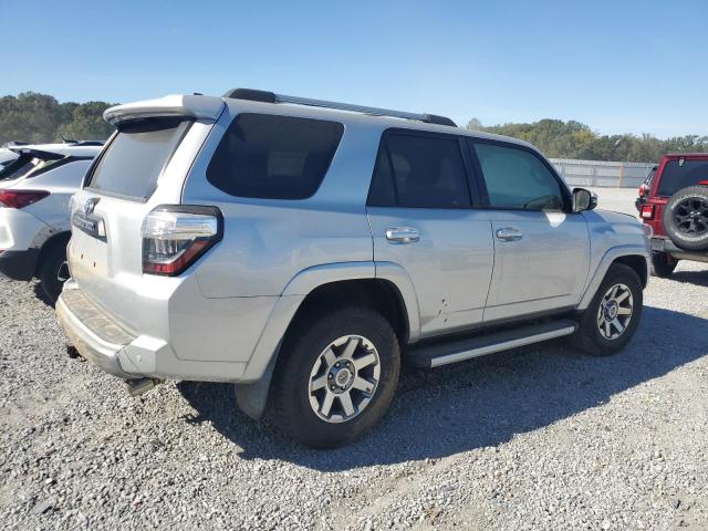 Zdjęcie 3 z aukcji – 2016 TOYOTA 4RUNNER SR z VIN JTEBU5JR2G5365022