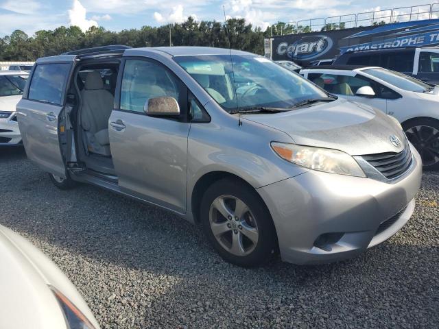 Photo 4 from auction – 2014 TOYOTA SIENNA LE with VIN 5TDKK3DC7ES413059