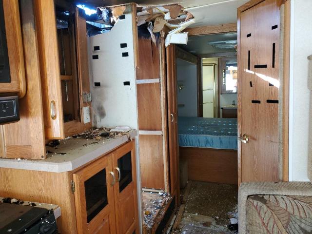 Photo 9 from auction – 2003 HOLI MOTORHOME with VIN 5B4MP67G733360698