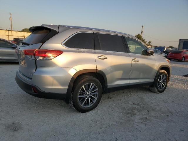 Photo 3 from auction – 2019 TOYOTA HIGHLANDER with VIN 5TDKZRFH5KS356816
