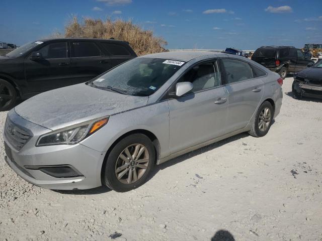 HYUNDAI SONATA SE 2017 with VIN 5NPE24AF1HH560960 - Photo from auction