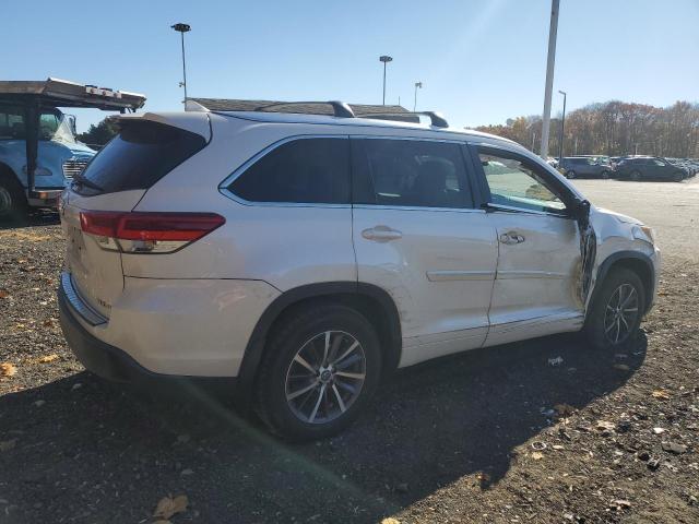 Photo 3 from auction – 2018 TOYOTA HIGHLANDER with VIN 5TDJZRFH9JS885311