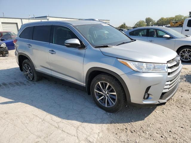 Photo 4 from auction – 2019 TOYOTA HIGHLANDER with VIN 5TDJZRFH5KS568997
