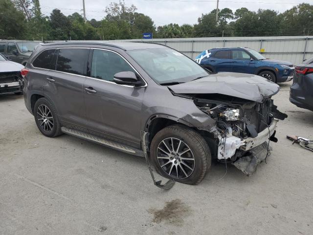 Photo 4 from auction – 2017 TOYOTA HIGHLANDER with VIN 5TDKZRFH2HS515333