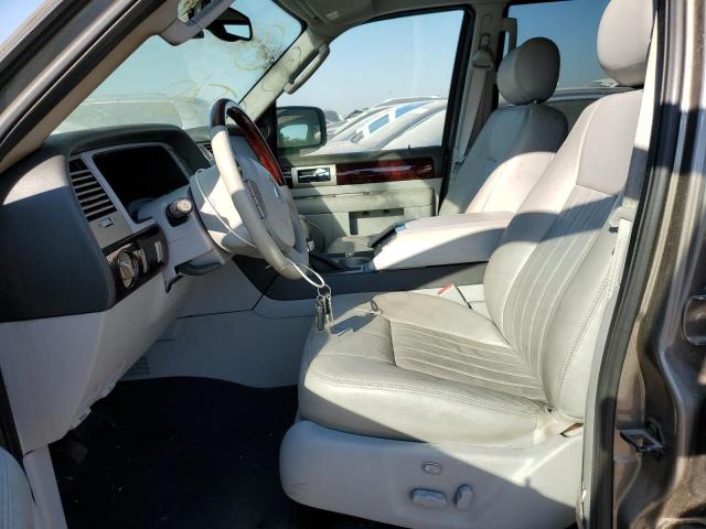 Photo 7 from auction – 2004 LINCOLN NAVIGATOR with VIN 5LMFU27R04LJ43736