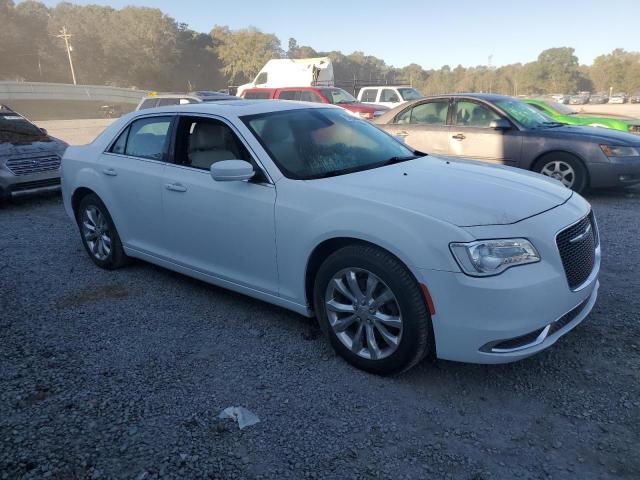 Photo 4 from auction – 2017 CHRYSLER 300 LIMITE with VIN 2C3CCARG1HH631135
