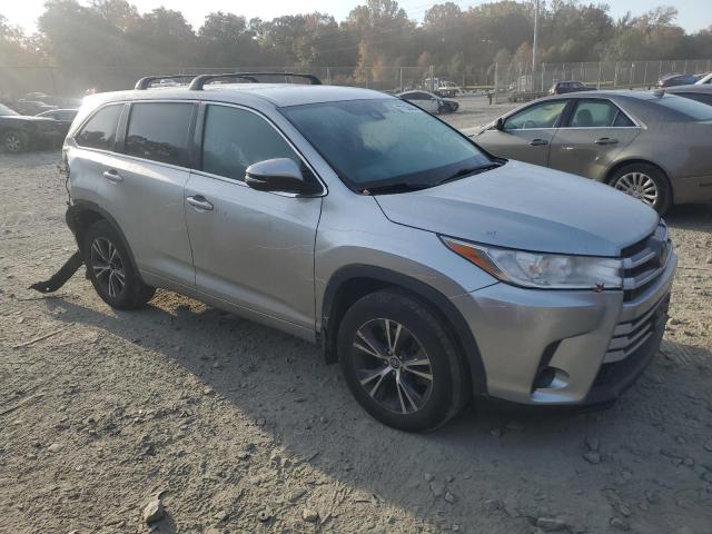 Photo 4 from auction – 2017 TOYOTA HIGHLANDER with VIN 5TDBZRFH9HS405329