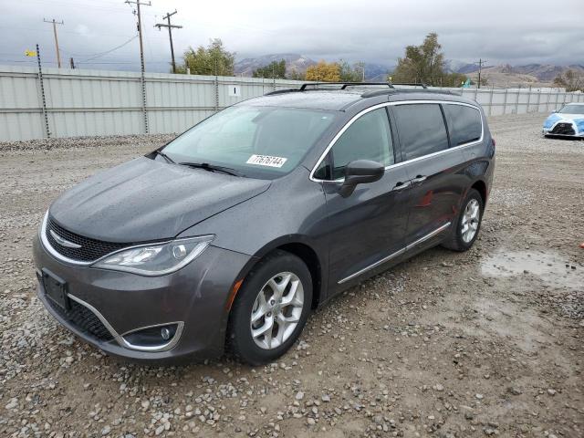 CHRYSLER PACIFICA T 2017 with VIN 2C4RC1BG6HR831583 - Photo from auction