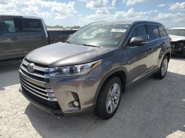 TOYOTA HIGHLANDER 2018 with VIN 5TDYZRFH0JS285842 - Photo from auction