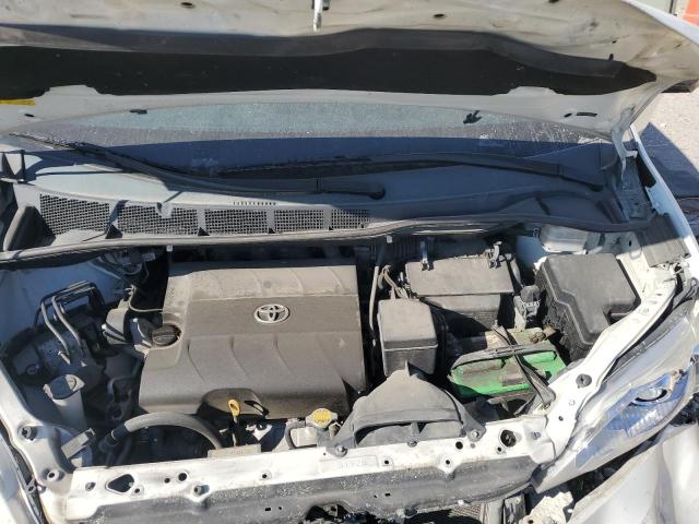 Photo 12 from auction – 2011 TOYOTA SIENNA XLE with VIN 5TDYK3DC8BS053144