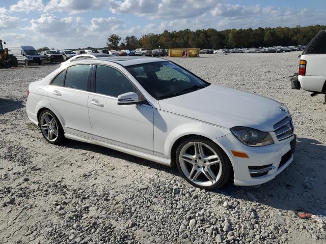 Photo 4 from auction – 2013 MERCEDES-BENZ C with VIN WDDGF8AB4DR269461
