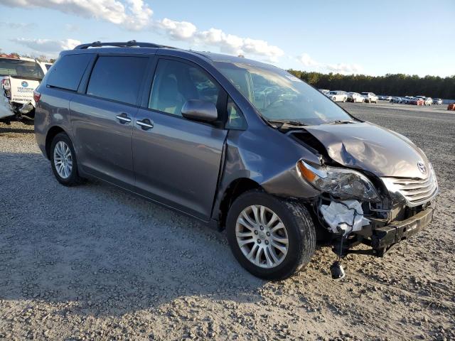 Photo 4 from auction – 2017 TOYOTA SIENNA XLE with VIN 5TDYZ3DC7HS841269