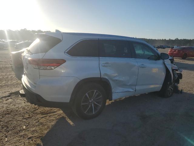 Photo 3 from auction – 2018 TOYOTA HIGHLANDER with VIN 5TDKZRFH0JS536106