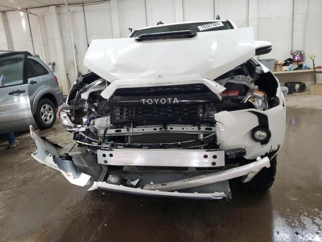 Photo 5 from auction – 2019 TOYOTA 4RUNNER SR with VIN JTEBU5JR2K5725611