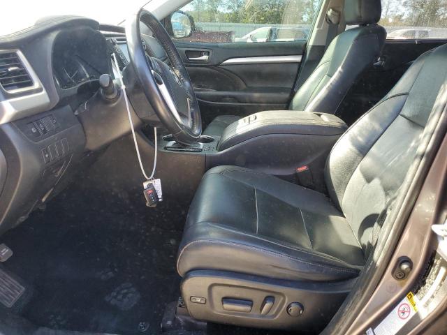 Photo 7 from auction – 2019 TOYOTA HIGHLANDER with VIN 5TDKZRFH7KS558704
