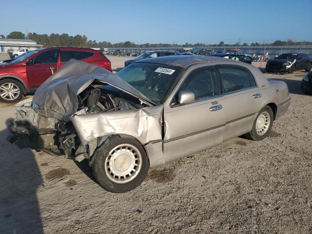 LINCOLN TOWN CAR E 2000 with VIN 1LNHM81W3YY936535 - Photo from auction