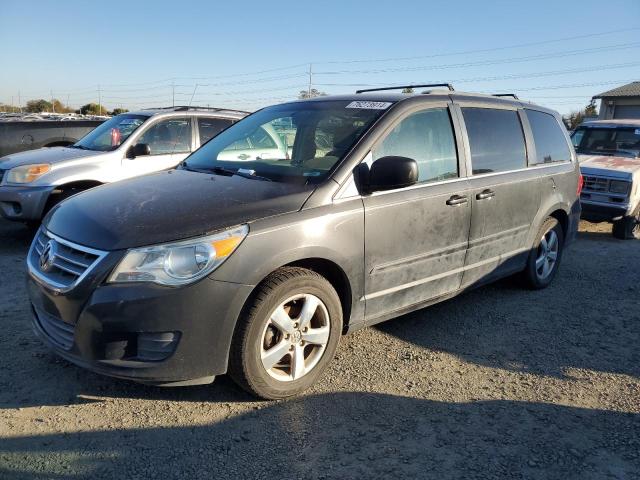 VOLKSWAGEN ROUTAN 2011 with VIN 2V4RW3DG3BR804693 - Photo from auction
