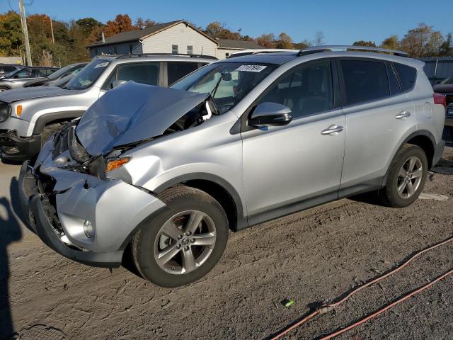 TOYOTA RAV4 XLE 2015 with VIN JTMRFREV8FJ040165 - Photo from auction