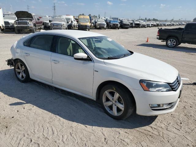 Photo 4 from auction – 2015 VOLKSWAGEN PASSAT S with VIN 1VWAS7A32FC112478