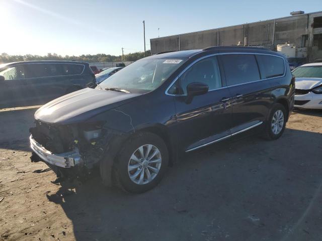 CHRYSLER PACIFICA T 2017 with VIN 2C4RC1BG1HR611073 - Photo from auction