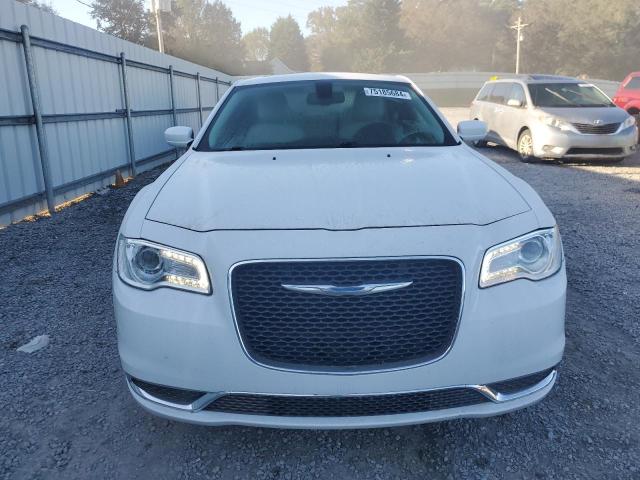 Photo 5 from auction – 2017 CHRYSLER 300 LIMITE with VIN 2C3CCARG1HH631135
