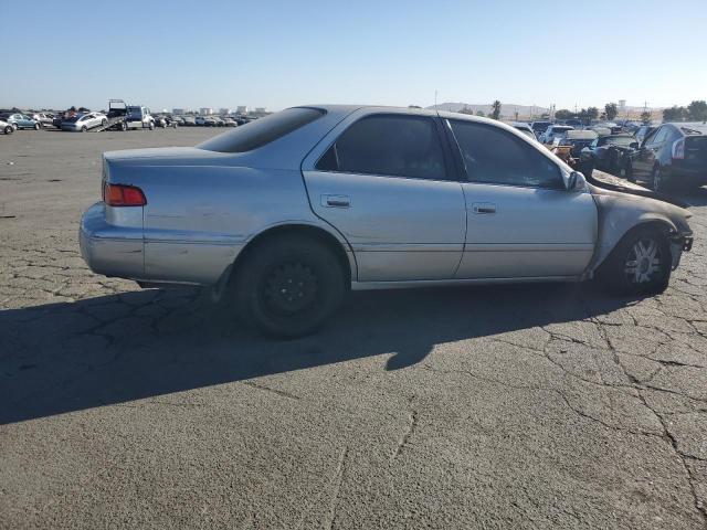 Photo 3 from auction – 2000 TOYOTA CAMRY CE with VIN 4T1BG22K4YU617805