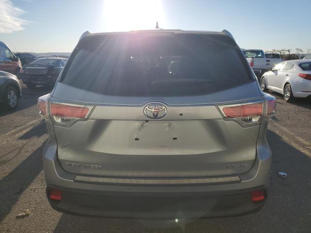 Photo 6 from auction – 2016 TOYOTA HIGHLANDER with VIN 5TDBKRFH5GS296628