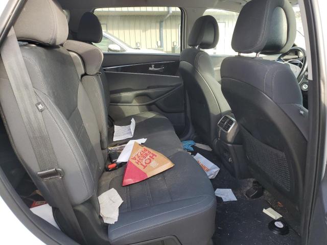 Photo 11 from auction – 2016 KIA SORENTO LX with VIN 5XYPG4A32GG062689