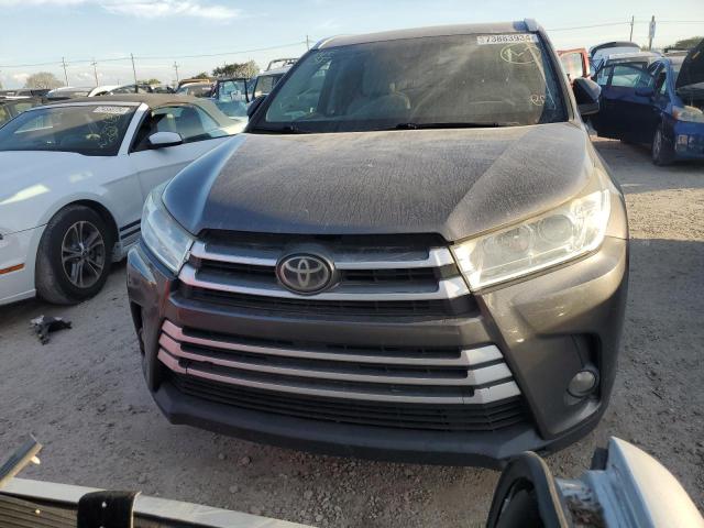 Photo 5 from auction – 2017 TOYOTA HIGHLANDER with VIN 5TDKZRFH1HS190528
