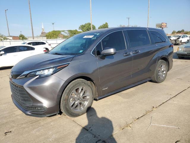 TOYOTA SIENNA LE 2021 with VIN 5TDKSKFC0MS002978 - Photo from auction