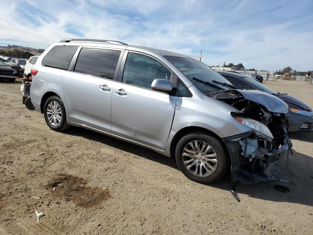 Photo 4 from auction – 2016 TOYOTA SIENNA XLE with VIN 5TDYK3DC8GS727820
