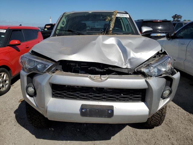 Photo 5 from auction – 2016 TOYOTA 4RUNNER SR with VIN JTEBU5JR2G5362475