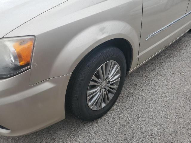 Photo 13 from auction – 2014 CHRYSLER TOWN & COU with VIN 2C4RC1CG1ER372568