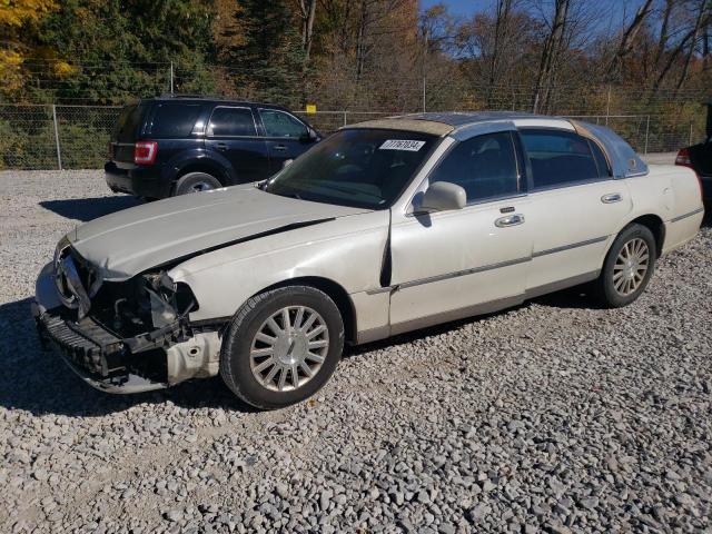 LINCOLN TOWN CAR E 2003 with VIN 1LNHM81W53Y704656 - Photo from auction