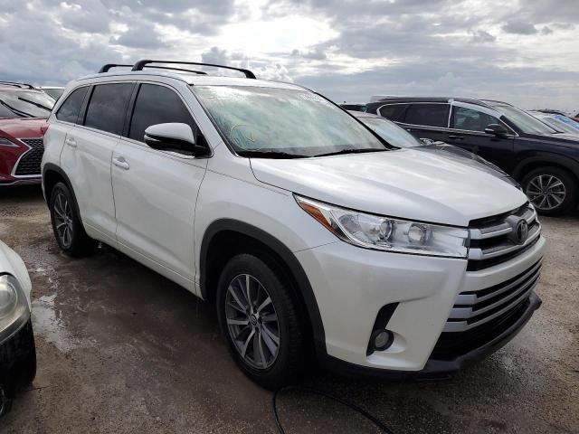 Фото 4 с аукциона – 2018 TOYOTA HIGHLANDER с VIN 5TDKZRFH7JS281633