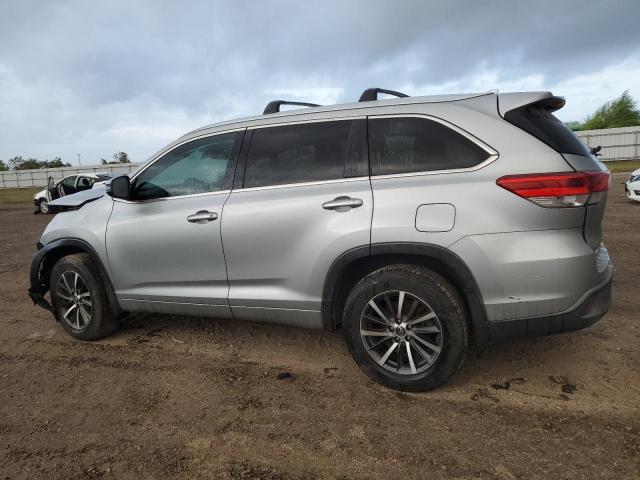 Photo 2 from auction – 2017 TOYOTA HIGHLANDER with VIN 5TDJZRFH5HS452952