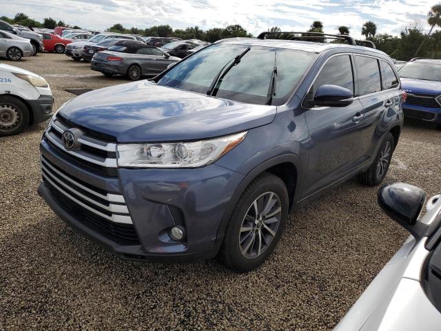 TOYOTA HIGHLANDER 2018 with VIN 5TDKZRFH6JS239289 - Photo from auction